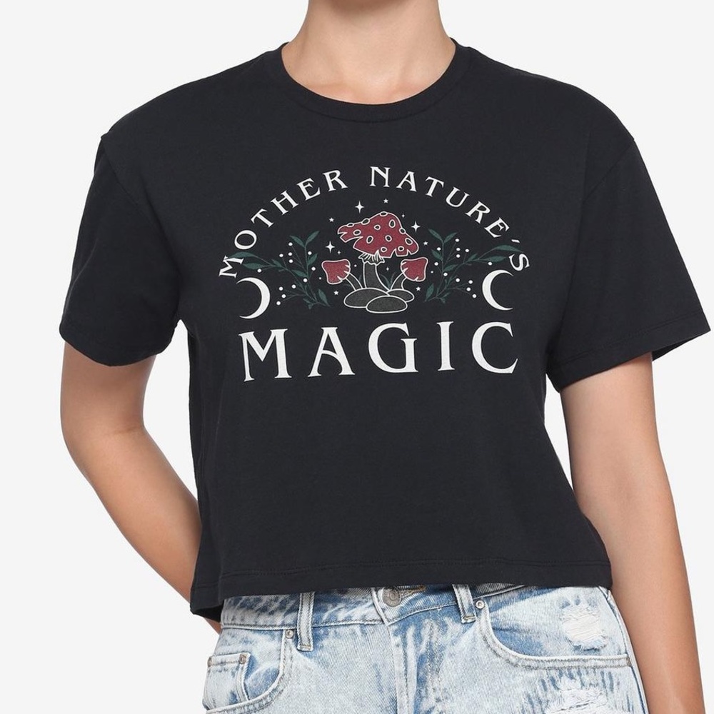 Hot Topic Mother Nature's Magic Mushroom Girls Crop T-Shirt Medium mushrooms